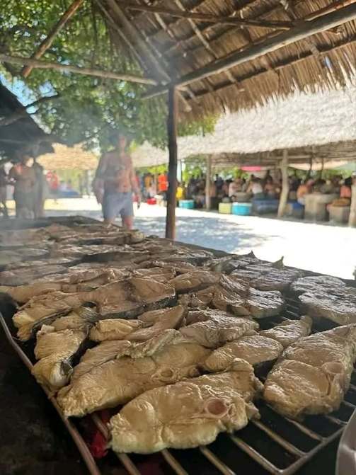 Pesce alla brace sulla costa