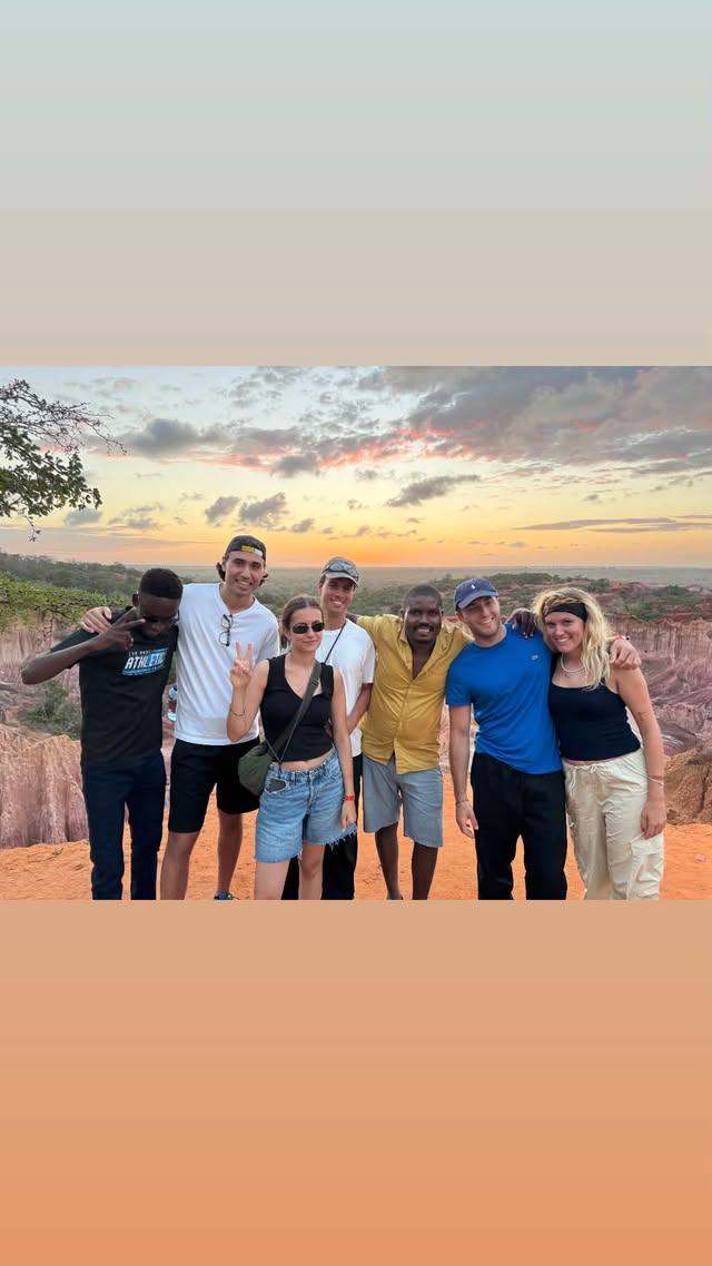 Ospiti a Marafa al tramonto